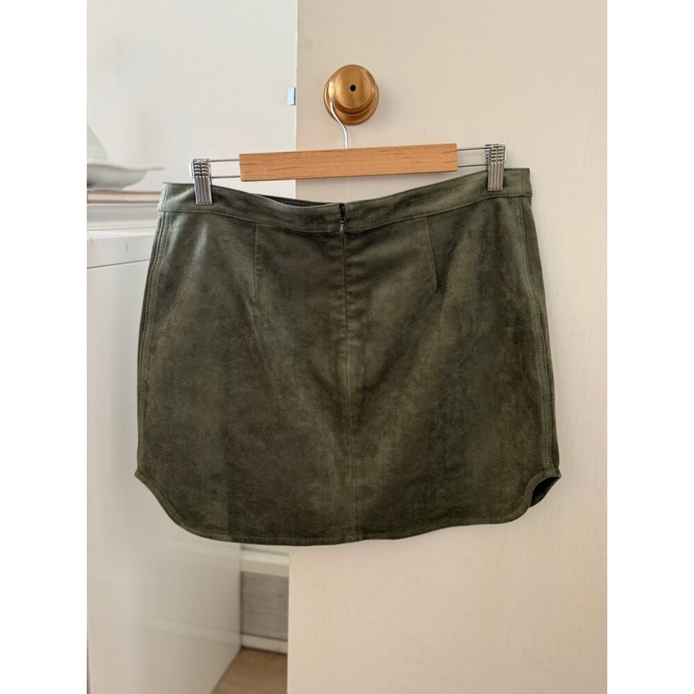 BCBGMAXAZRIA Olive Faux Suede Mini Skirt Utility Cargo Zip Pocket Y2K ✨ - Picture 5 of 9